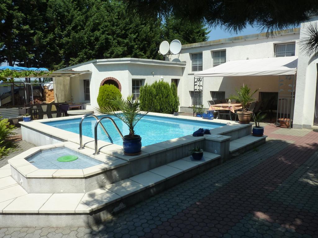 Pension Muench "Am Anger" Neuseusslitz Экстерьер фото